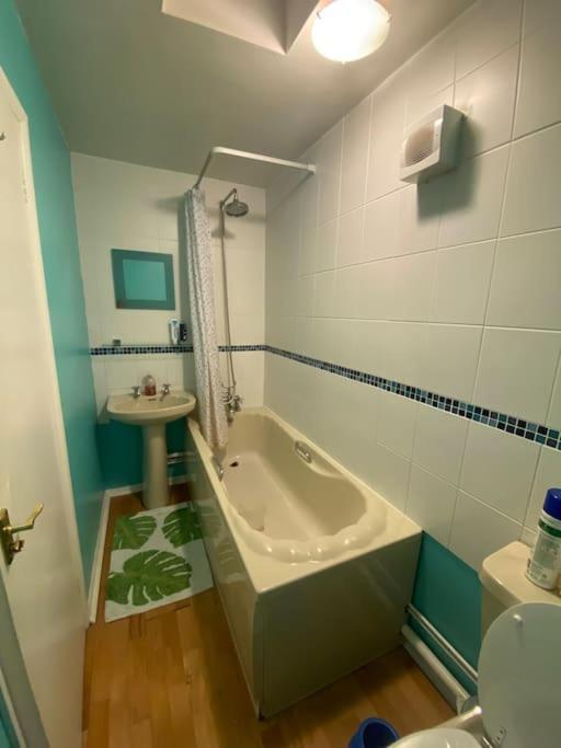 Cosy Apartment With Private Access And Kitchenette In Guildford (Adults Only) Worplesdon Exterior photo