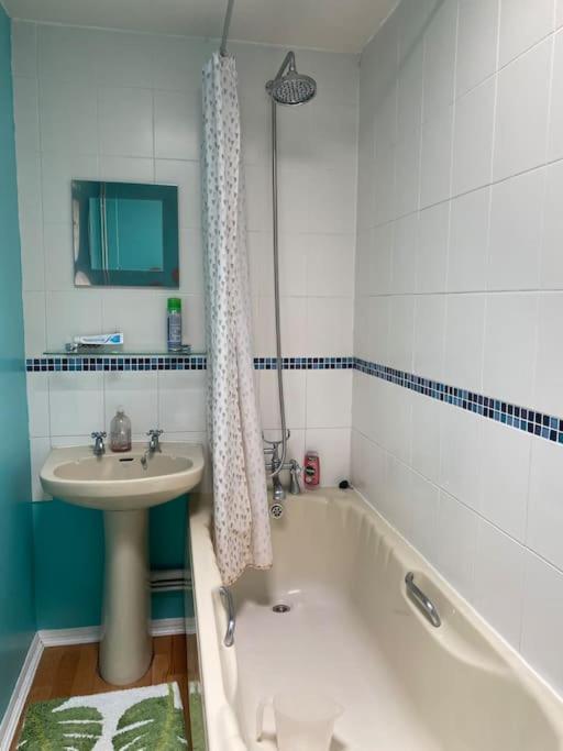 Cosy Apartment With Private Access And Kitchenette In Guildford (Adults Only) Worplesdon Exterior photo
