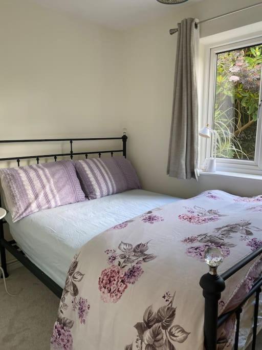 Cosy Apartment With Private Access And Kitchenette In Guildford (Adults Only) Worplesdon Exterior photo