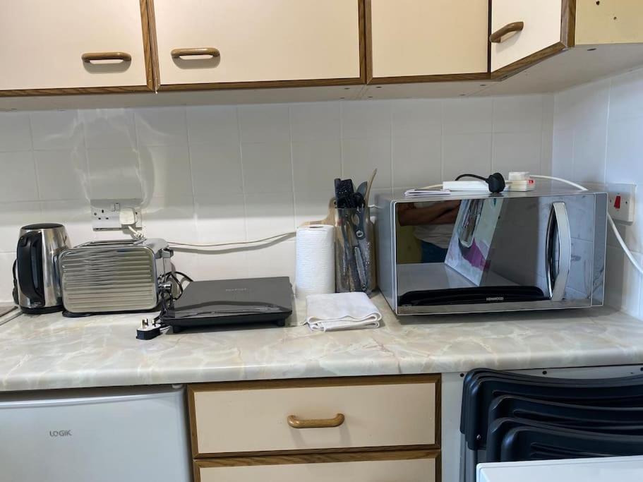 Cosy Apartment With Private Access And Kitchenette In Guildford (Adults Only) Worplesdon Exterior photo